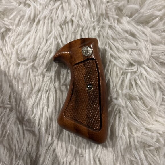 Smith And Wesson OEM Round Butt Wood Grips Checkered - Picture 1 of 6